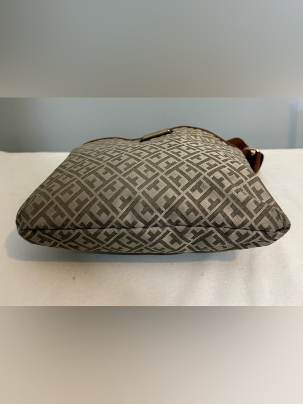 Tommy Hilfiger Crossbody Shoulder Bag Beige Tan Monogram Canvas Brown Strap Y2K - Picture 8 of 16